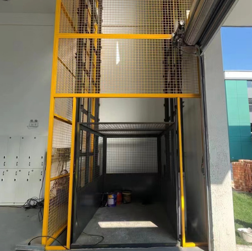 弋阳导轨式升降机助力物流园破解运输难题