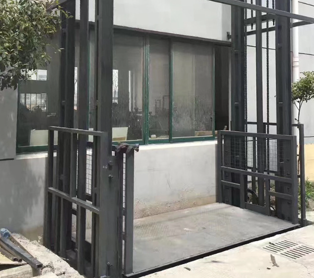 弋阳导轨式施工升降机助力民生工程提速增效